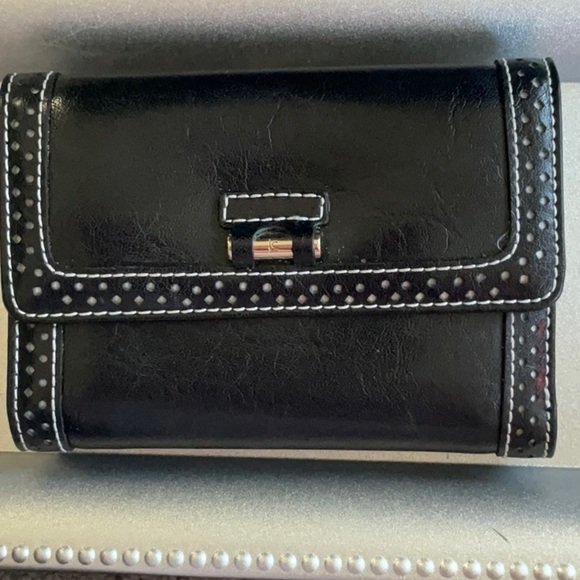 VINTAGE BLACK SOFT LEATHER SNAP CLOSURE WALLET 5.5” x 4.5” - Picture 2 of 10